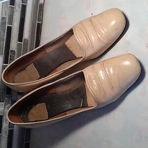 Vintage 1960s ladies dress heels 👠